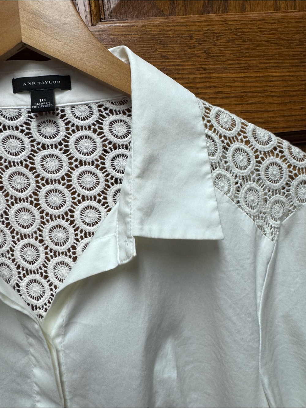 Women’s Ann Taylor Cream Collared Button-Down with Lace Yoke